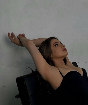 Я опытная проститутка, которая очарует тебя своими неповторимыми умениями и тонким вкусом. Мои услуги нацелены на удовлетворение твоих самых сокровенных желаний и фантазий. Разнообразие моих возможностей поразит тебя, я готова исполнить любые твои сексуальные фантазии. Я прекрасно осознаю, как важно быть дискретной и конфиденциальной, поэтому ты можешь быть уверен в моей полной конфиденциальности. Я живу в Москве и доступна для встреч у себя или в твоем отеле. Люблю удовлетворять мужчин и знаю, как сделать их счастливыми. Посмотри мои фото и оставь о себе лучшее впечатление 😘❤️😉 826, 21 год