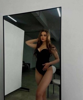 Я опытная проститутка, которая очарует тебя своими неповторимыми умениями и тонким вкусом. Мои услуги нацелены на удовлетворение твоих самых сокровенных желаний и фантазий. Разнообразие моих возможностей поразит тебя, я готова исполнить любые твои сексуальные фантазии. Я прекрасно осознаю, как важно быть дискретной и конфиденциальной, поэтому ты можешь быть уверен в моей полной конфиденциальности. Я живу в Москве и доступна для встреч у себя или в твоем отеле. Люблю удовлетворять мужчин и знаю, как сделать их счастливыми. Посмотри мои фото и оставь о себе лучшее впечатление 😘❤️😉 826, 21 год