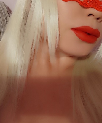 Жаркая и страстная, я способна доставить тебе небесные удовольствия. В моих объятиях ты почувствуешь истинное наслаждение. Я готова исполнить все твои фантазии и желания. У меня есть опыт работы с парнями и девушками, а также с парами. В моих услугах входят классический секс, оральный секс и многое другое. Наши встречи будут полны страсти и нежности. Мои клиенты остаются довольны и возвращаются ко мне снова и снова. Делаю все это в Москве. Посмотри мои фото и убедись сам 😉❤️💋 13664, 37 лет