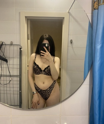 Молодая, страстная блондинка пригласит в гости состоятельного джентльмена для незабываемого отдыха. Гарантирую полное воплощение ваших желаний и фантазий. Жду твоего звонка! 2022, 23 года